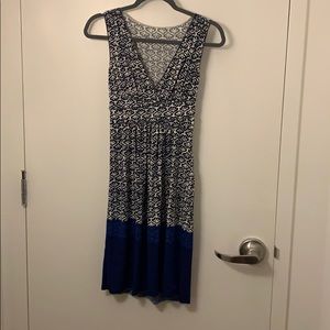 Blue and white patterned casual dress